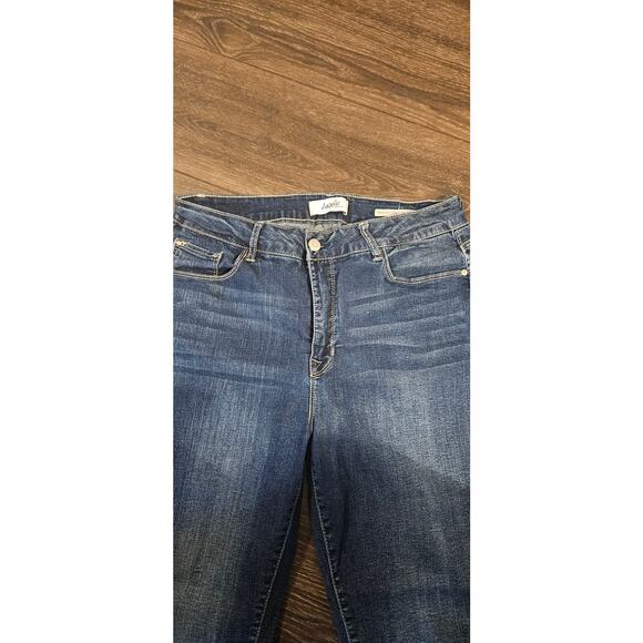 Angels Cropped Capri Stretch Denim Jeans - Picture 2 of 5